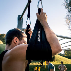 Correas para abdominales para el entrenamiento de los músculos abdominales en la barra de dominadas